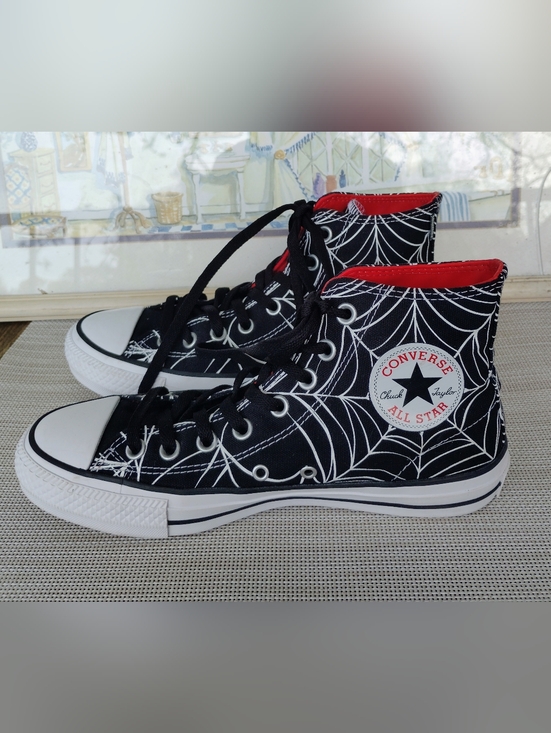 Converse All Stars Shoes - Unisex Converse Cons "White Widow" Black Canvas/White Skate Sneakers. M6.5/W8.5